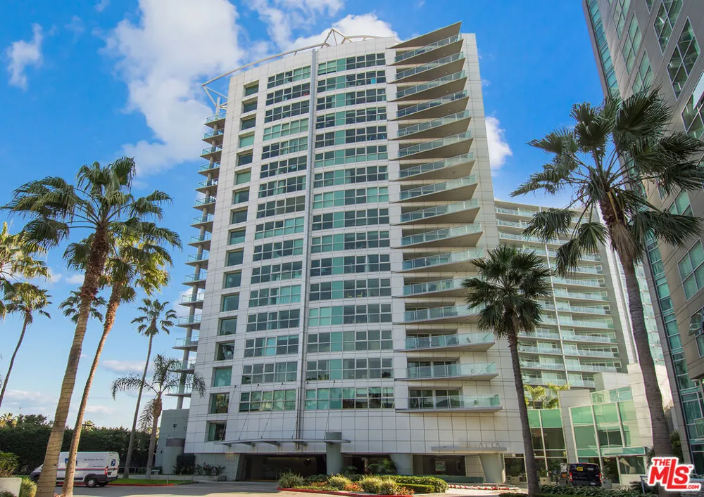 13600 Marina Pointe Drive #1904 Marina del Rey, CA 90292
