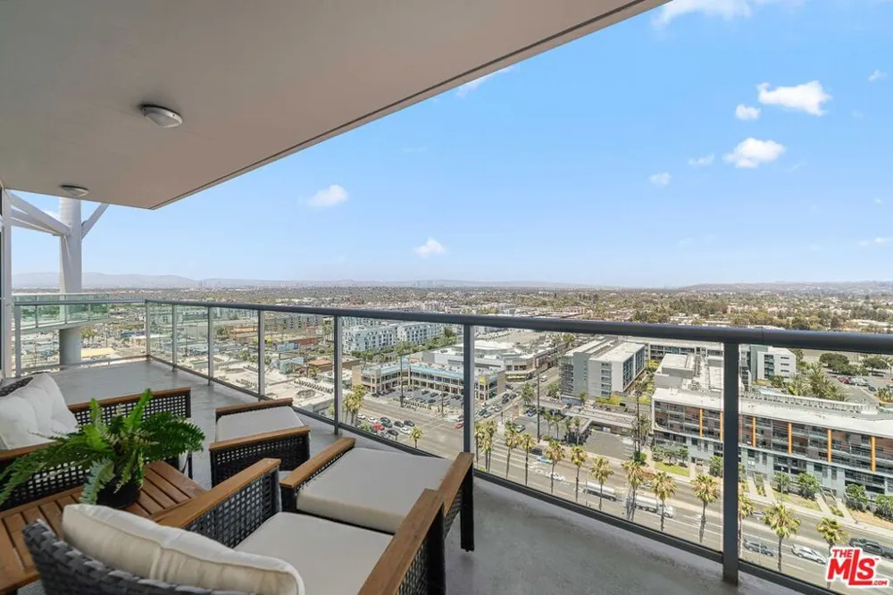 13600 Marina Pointe Drive #1904 Marina del Rey, CA 90292