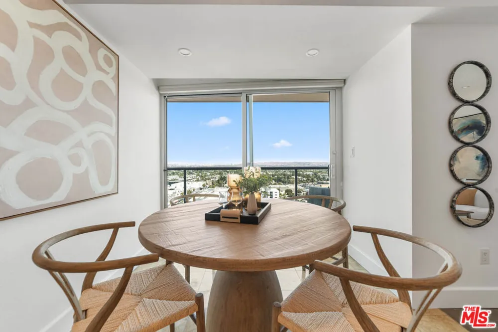 13600 Marina Pointe Drive #1904 Marina del Rey, CA 90292