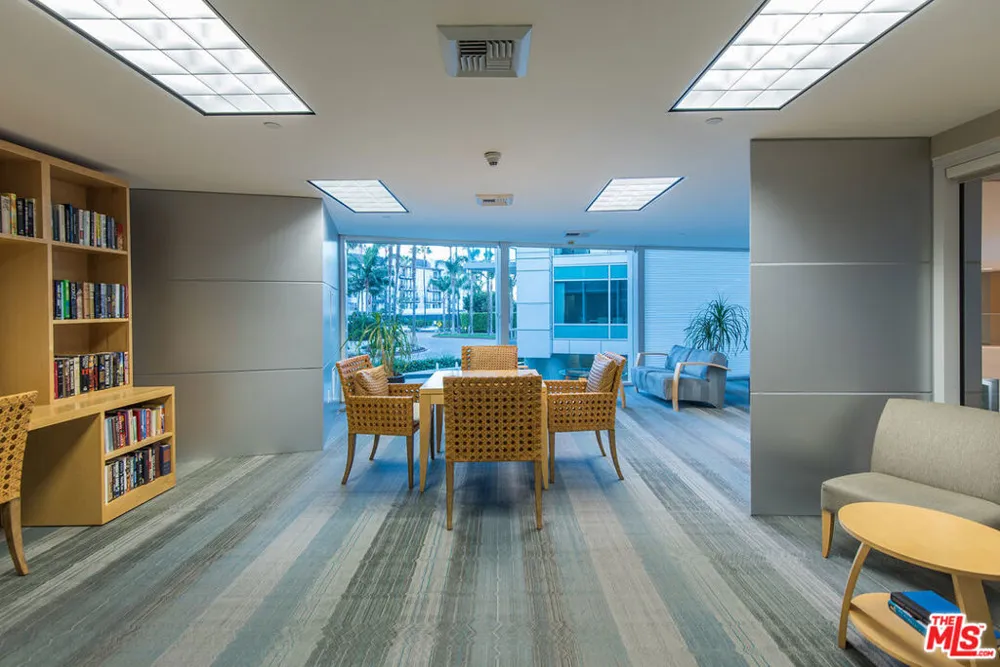 13600 Marina Pointe Drive #1904 Marina del Rey, CA 90292