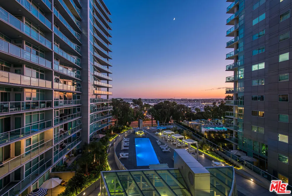 13600 Marina Pointe Drive #1904 Marina del Rey, CA 90292