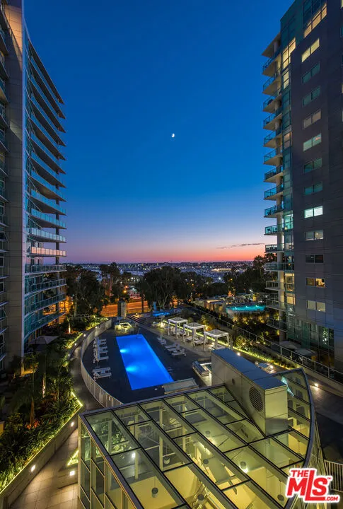13600 Marina Pointe Drive #1904 Marina del Rey, CA 90292