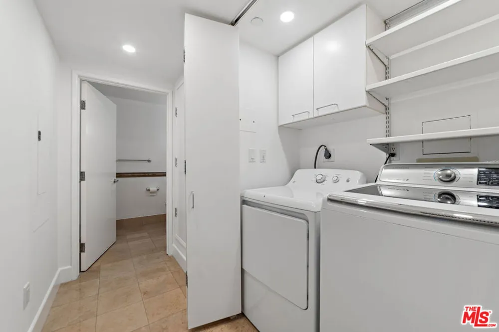 13600 Marina Pointe Drive #1904 Marina del Rey, CA 90292