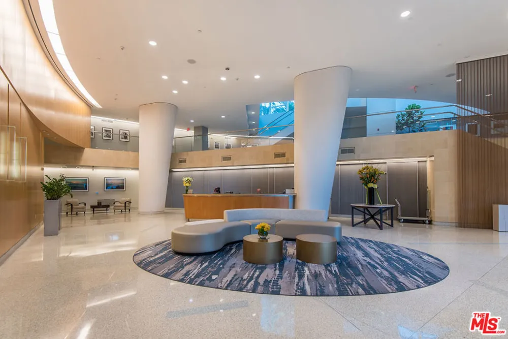 13600 Marina Pointe Drive #1904 Marina del Rey, CA 90292