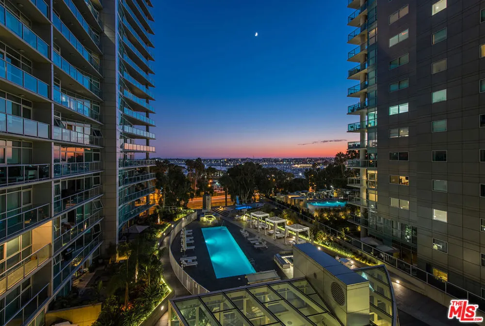 13600 Marina Pointe Drive #1904 Marina del Rey, CA 90292