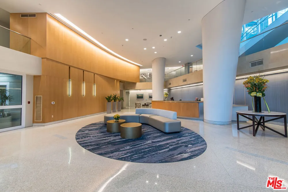 13600 Marina Pointe Drive #1904 Marina del Rey, CA 90292