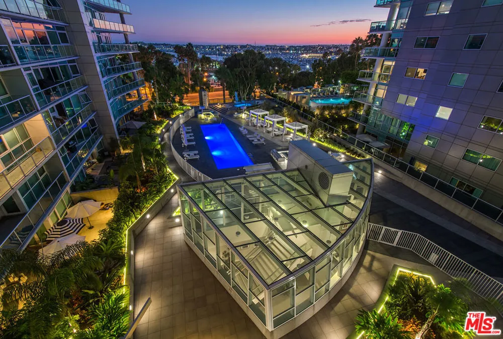 13600 Marina Pointe Drive #1904 Marina del Rey, CA 90292