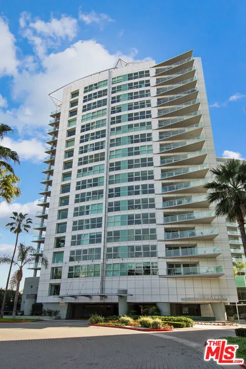 13600 Marina Pointe Drive #1904 Marina del Rey, CA 90292