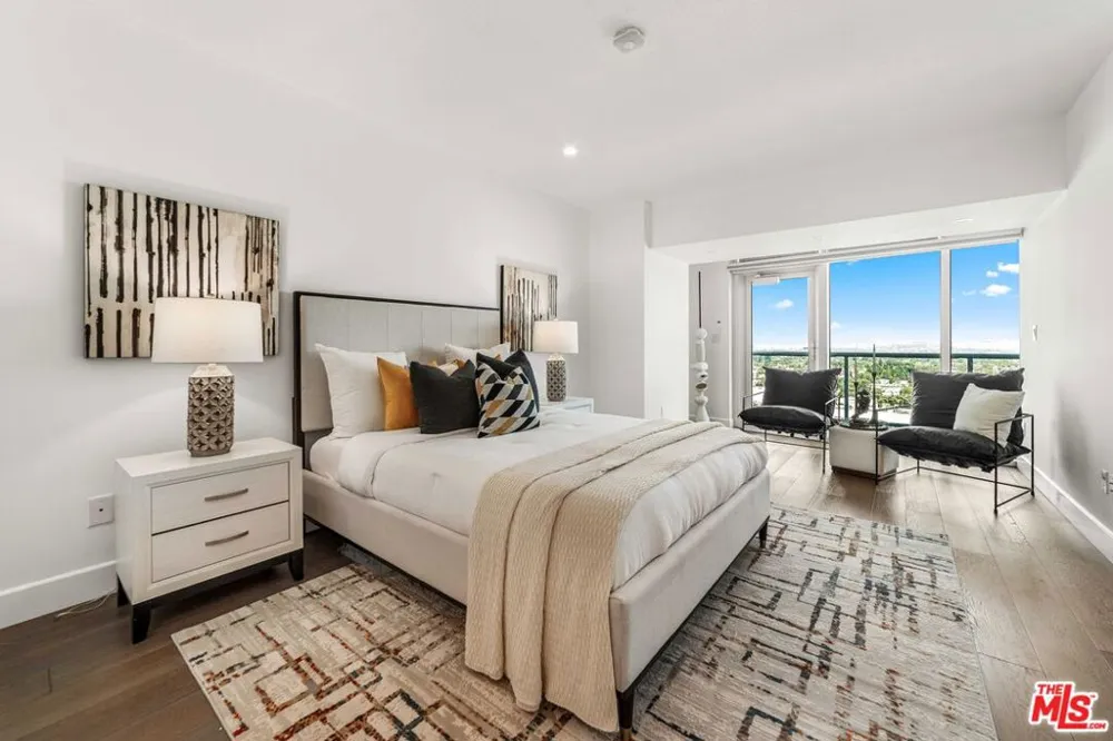 13600 Marina Pointe Drive #1904 Marina del Rey, CA 90292