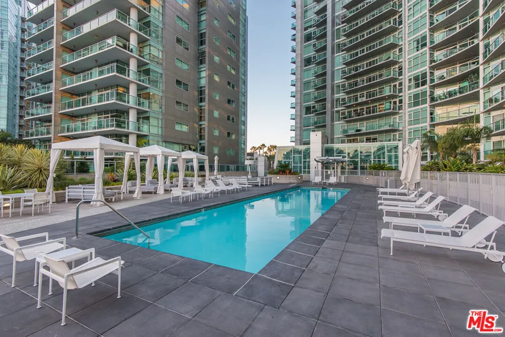 13600 Marina Pointe Drive #1904 Marina del Rey, CA 90292