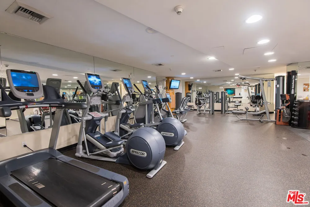 13600 Marina Pointe Drive #1904 Marina del Rey, CA 90292
