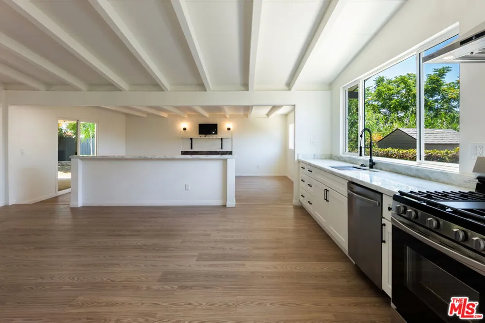 14916 Ryan Street Los Angeles, CA 91342
