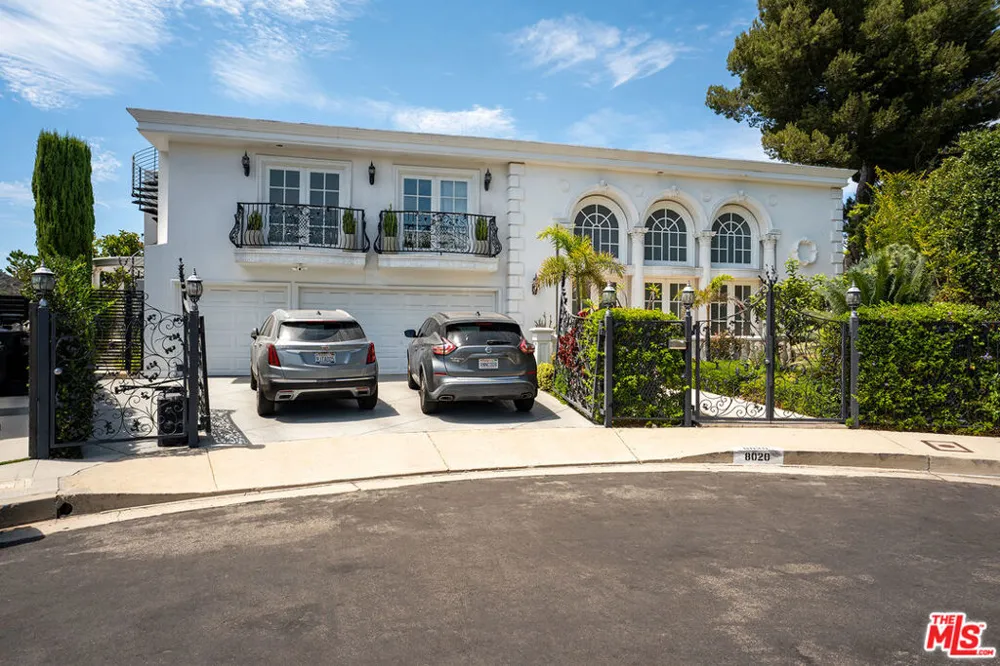 8020 Zeus Drive Los Angeles, CA 90046