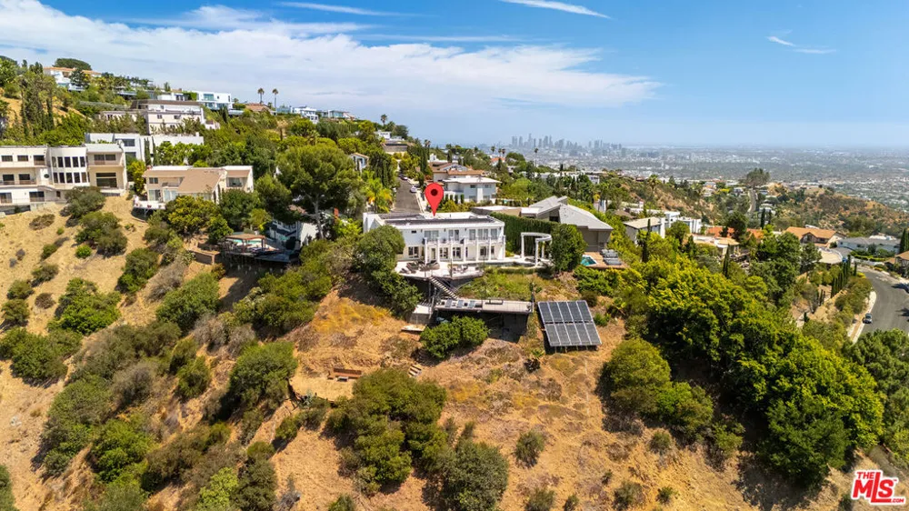 8020 Zeus Drive Los Angeles, CA 90046