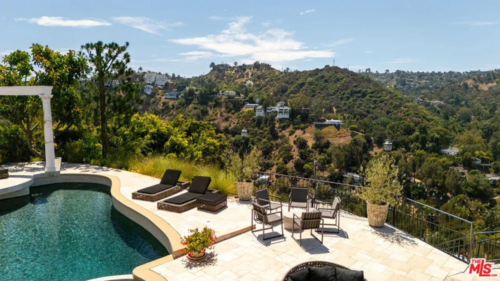8020 Zeus Drive Los Angeles, CA 90046