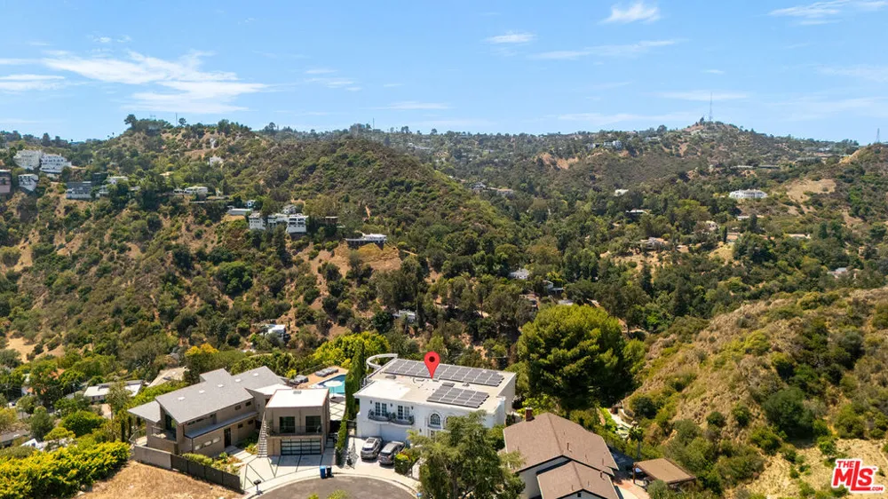 8020 Zeus Drive Los Angeles, CA 90046