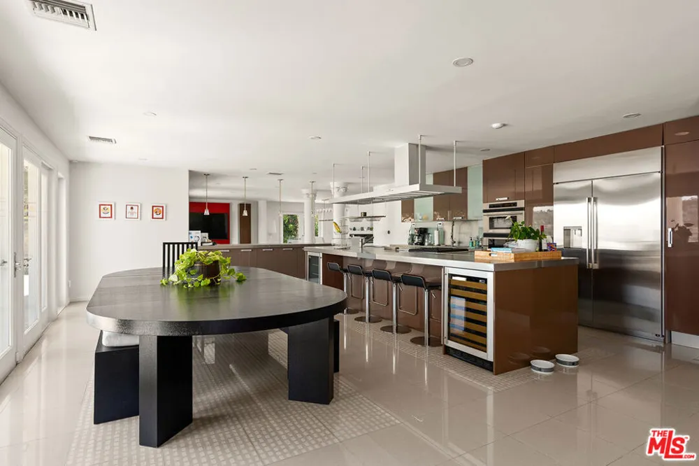 8020 Zeus Drive Los Angeles, CA 90046