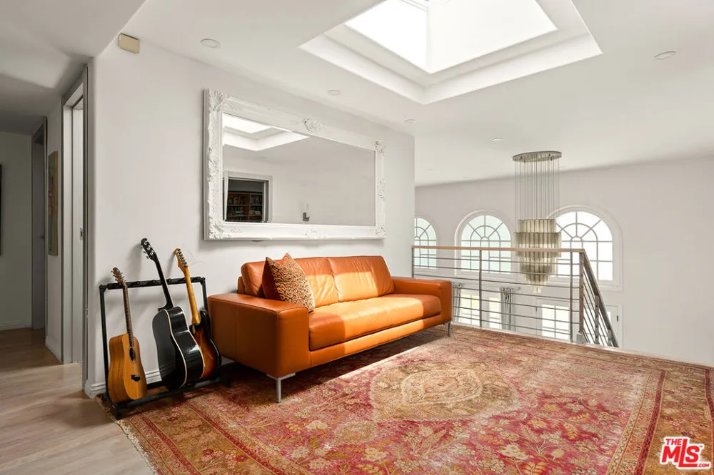 8020 Zeus Drive Los Angeles, CA 90046