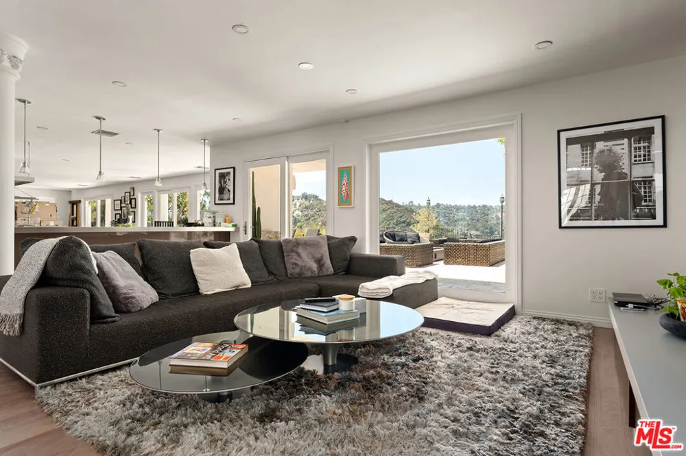 8020 Zeus Drive Los Angeles, CA 90046
