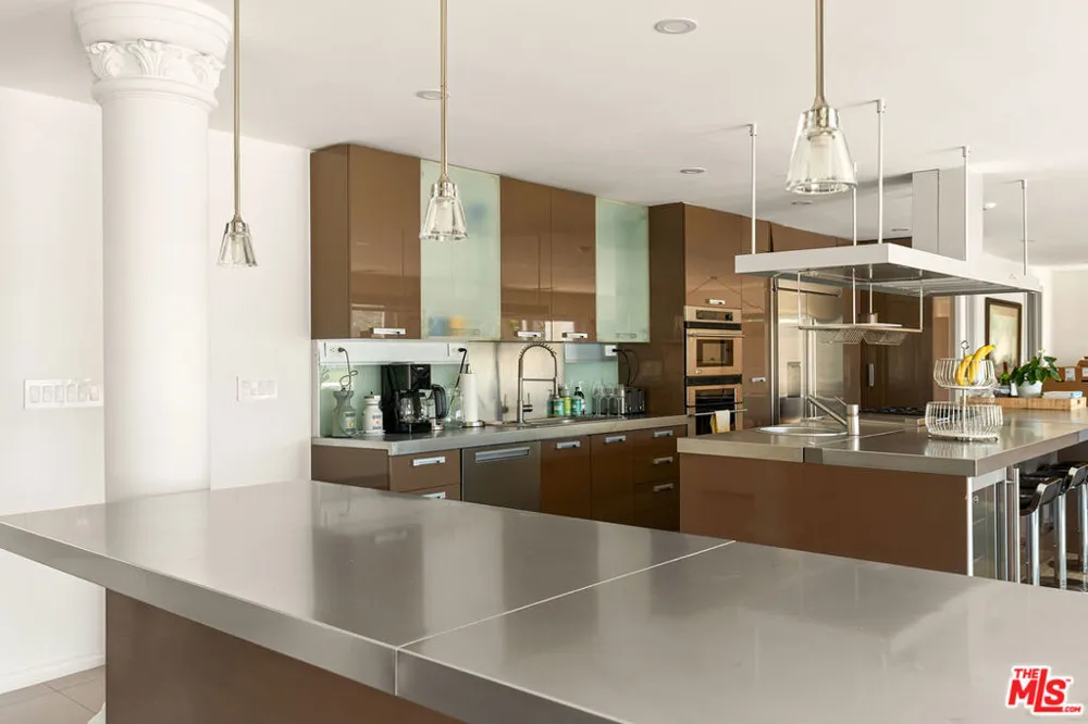 8020 Zeus Drive Los Angeles, CA 90046