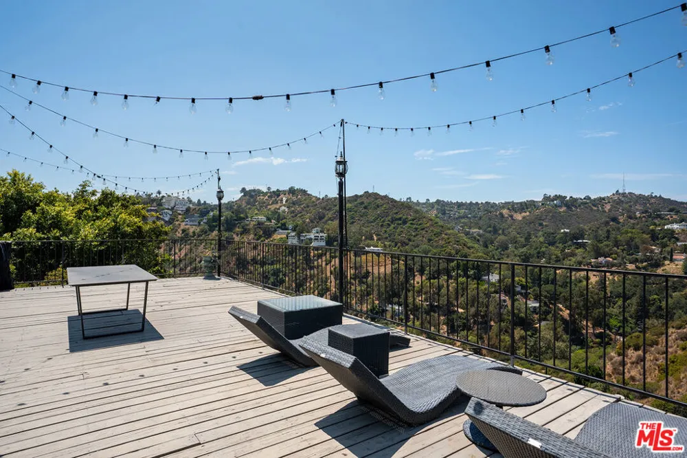 8020 Zeus Drive Los Angeles, CA 90046