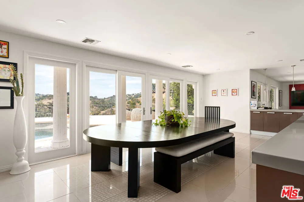 8020 Zeus Drive Los Angeles, CA 90046
