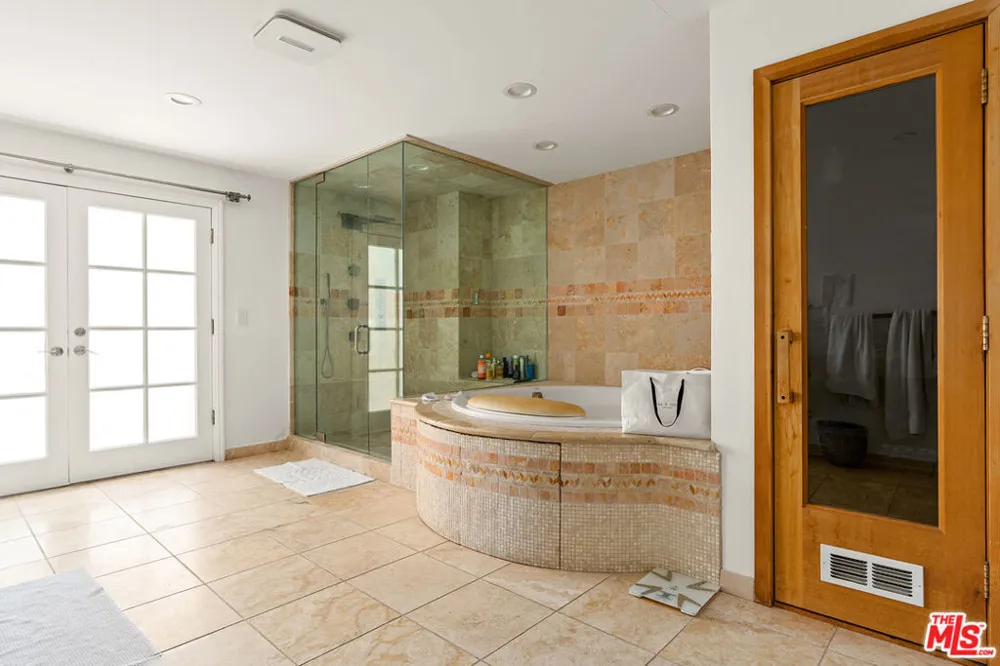8020 Zeus Drive Los Angeles, CA 90046