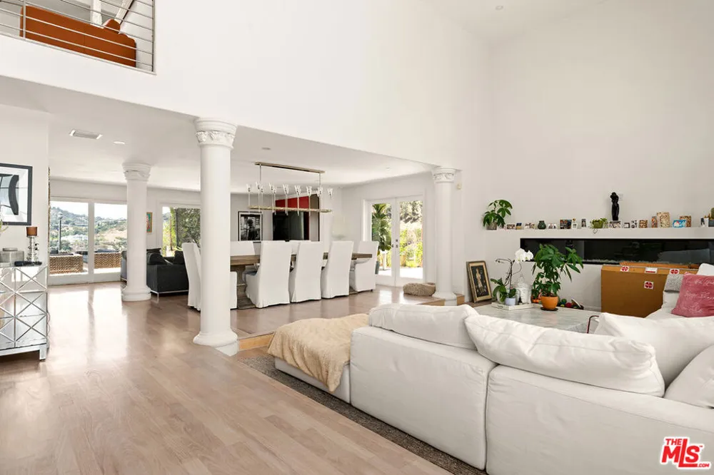8020 Zeus Drive Los Angeles, CA 90046