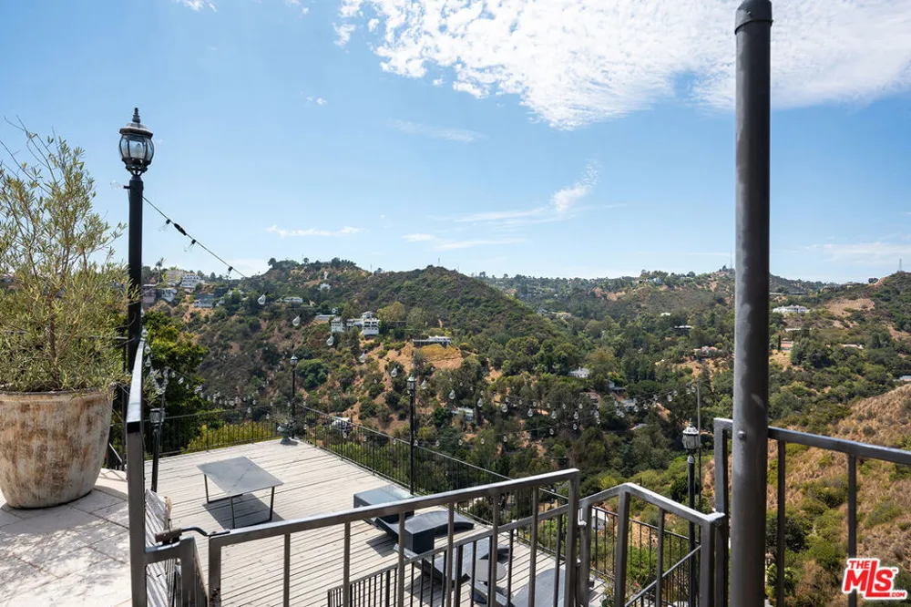 8020 Zeus Drive Los Angeles, CA 90046