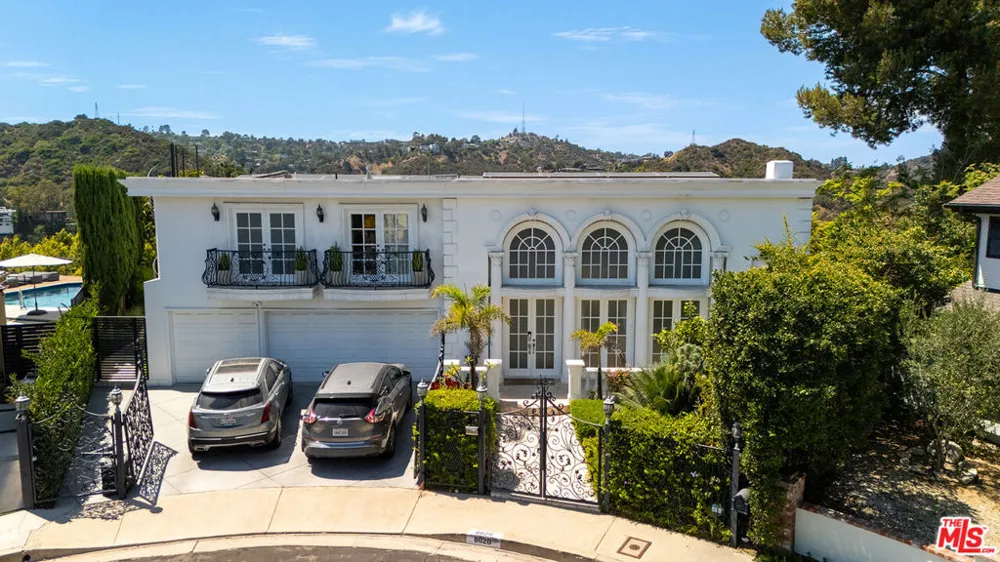 8020 Zeus Drive Los Angeles, CA 90046