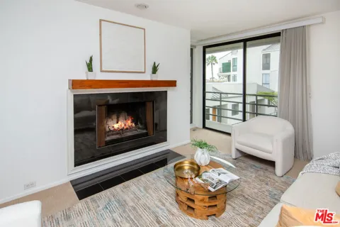 2960 Neilson Way #304