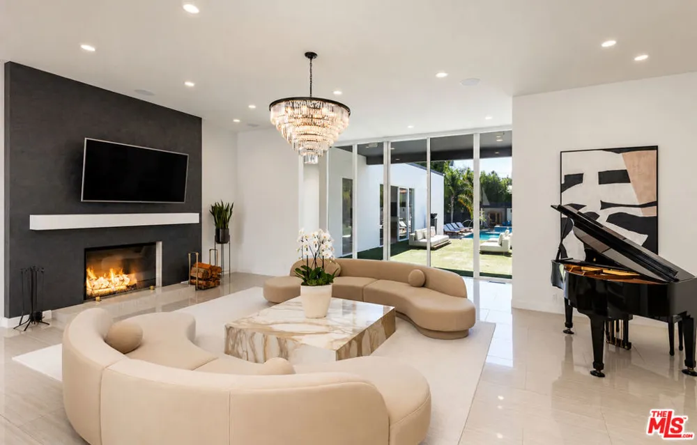 703 Maple Drive Beverly Hills, CA 90210