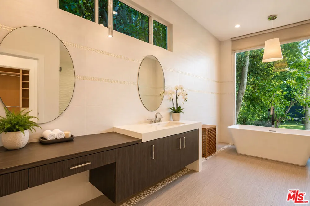 703 Maple Drive Beverly Hills, CA 90210
