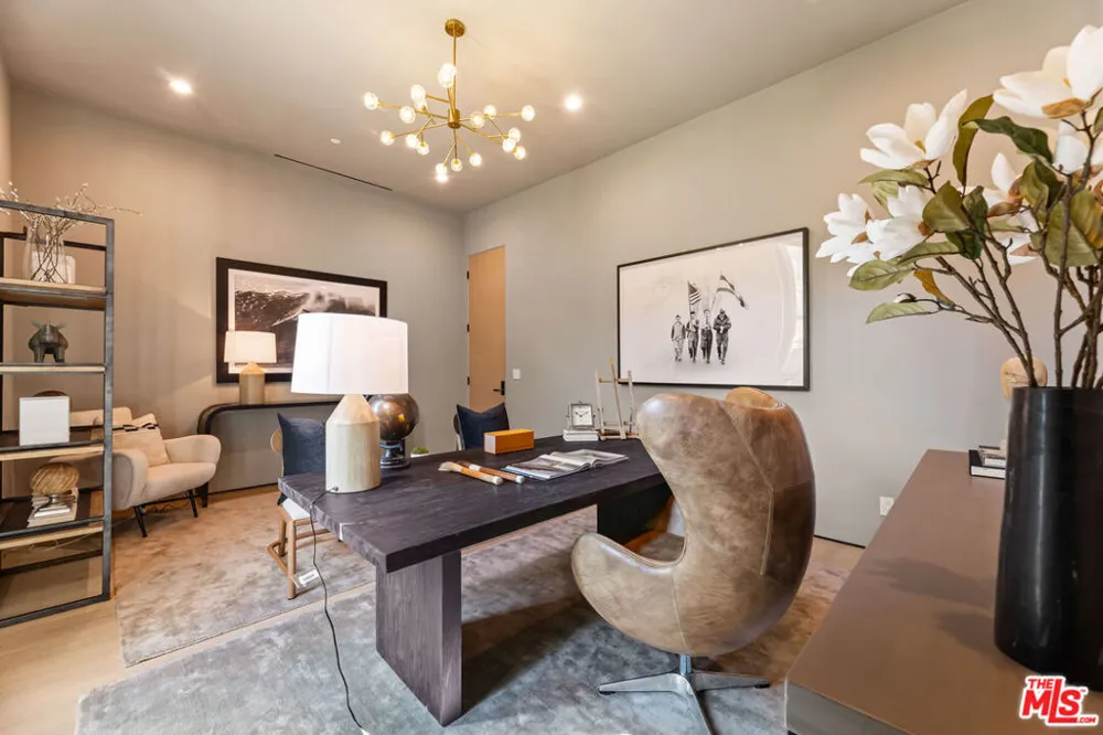 11929 Brentwood Grove Drive Los Angeles, CA 90049