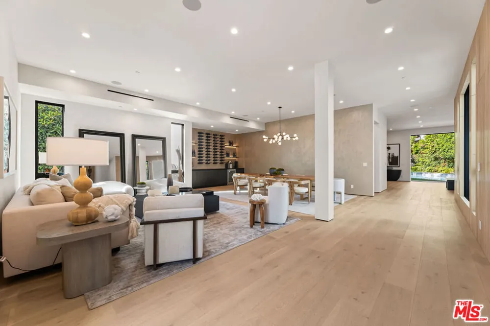11929 Brentwood Grove Drive Los Angeles, CA 90049