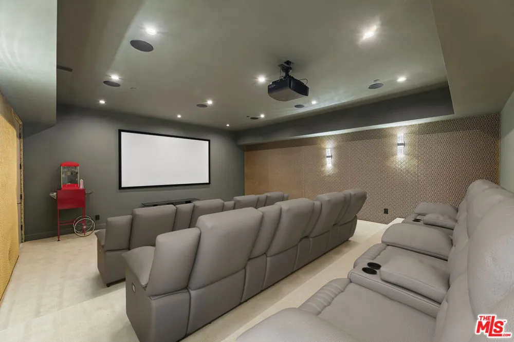 11929 Brentwood Grove Drive Los Angeles, CA 90049