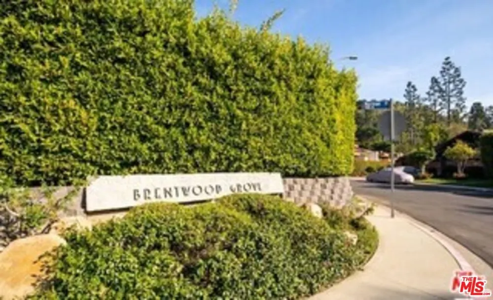 11929 Brentwood Grove Drive Los Angeles, CA 90049
