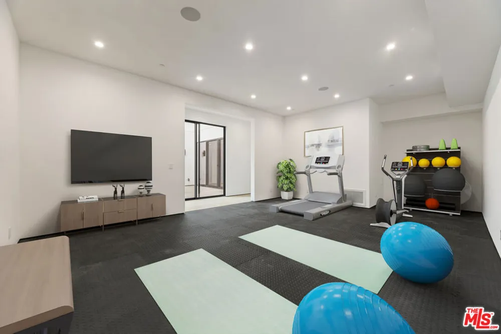 11929 Brentwood Grove Drive Los Angeles, CA 90049