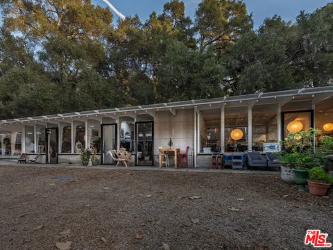 1111 Topanga Canyon Boulevard