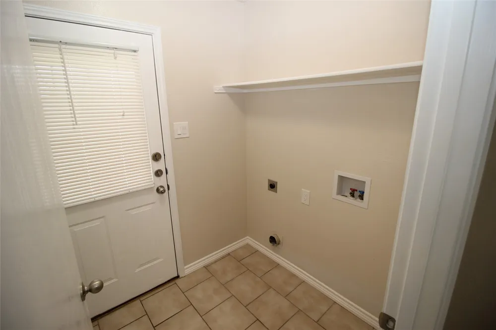 856 Mccully Street White Settlement, TX 76108