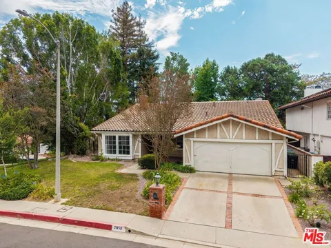 2952 Bottlebrush Drive