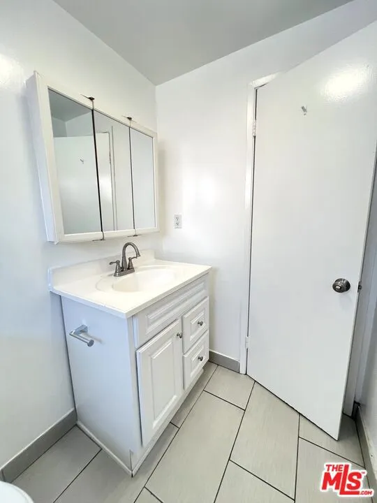 3704 Midvale Avenue #7 Los Angeles, CA 90034