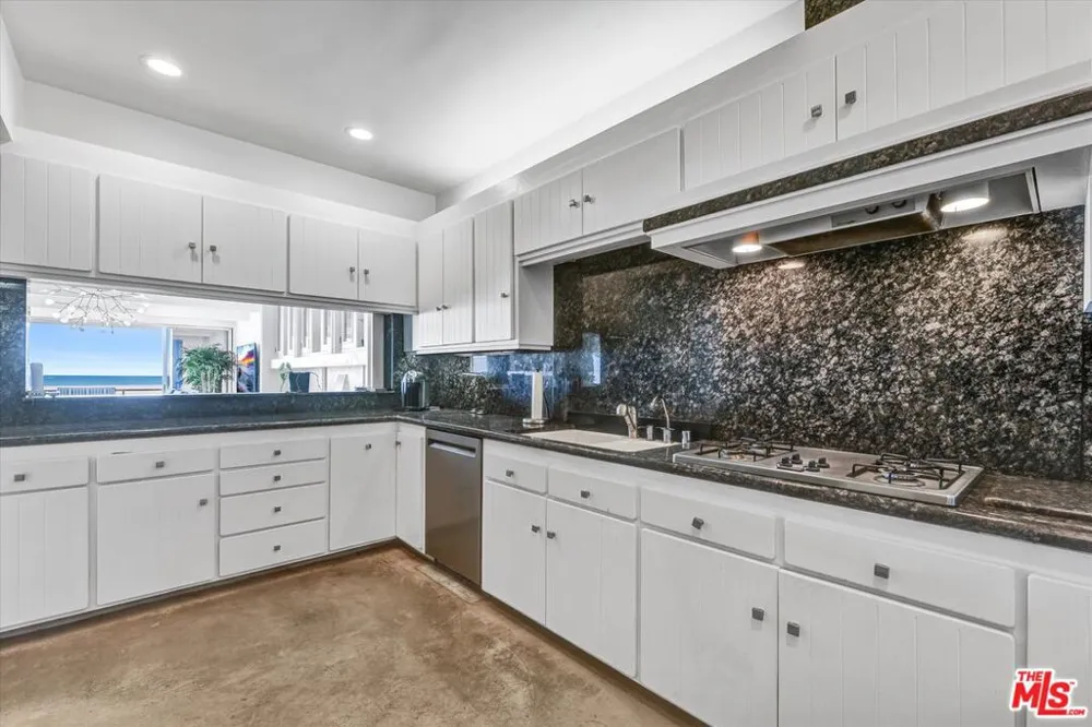 1 Spinnaker Street #2 Marina del Rey, CA 90292