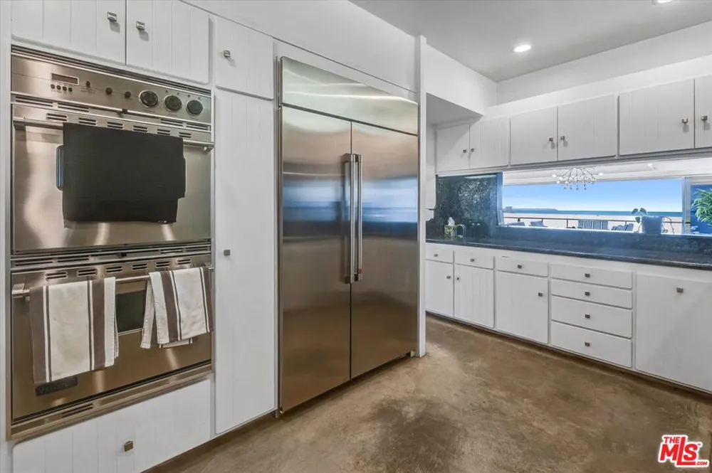 1 Spinnaker Street #2 Marina del Rey, CA 90292