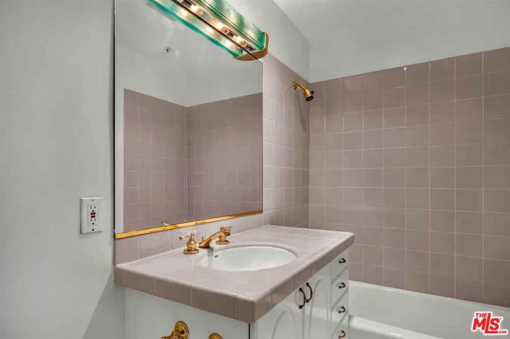 15510 W Sunset Boulevard #304 Los Angeles, CA 90272