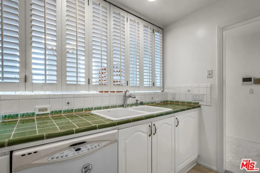 15510 W Sunset Boulevard #304 Los Angeles, CA 90272