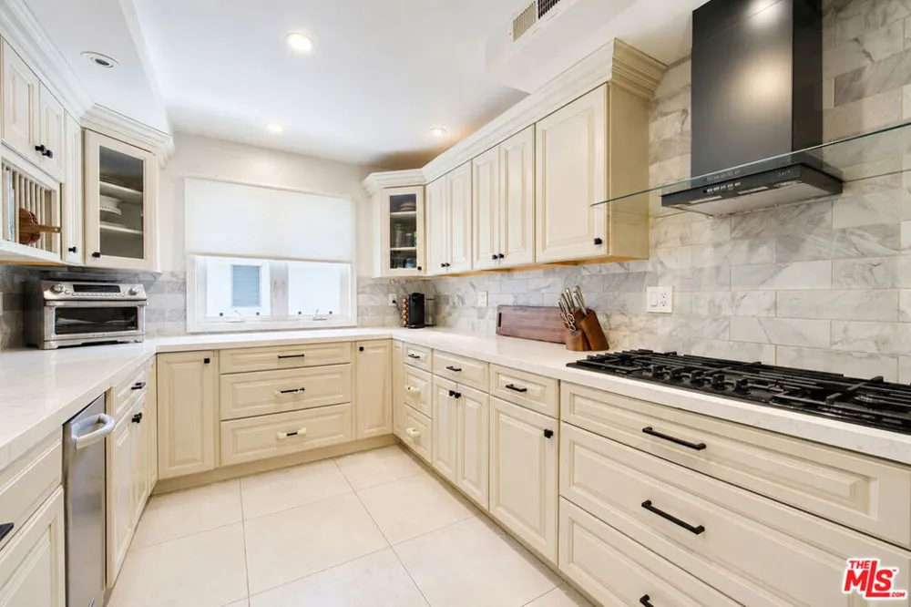 4733 La Villa Marina #C Los Angeles, CA 90292