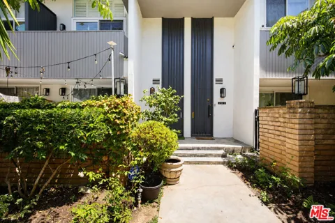 4733 La Villa Marina #C