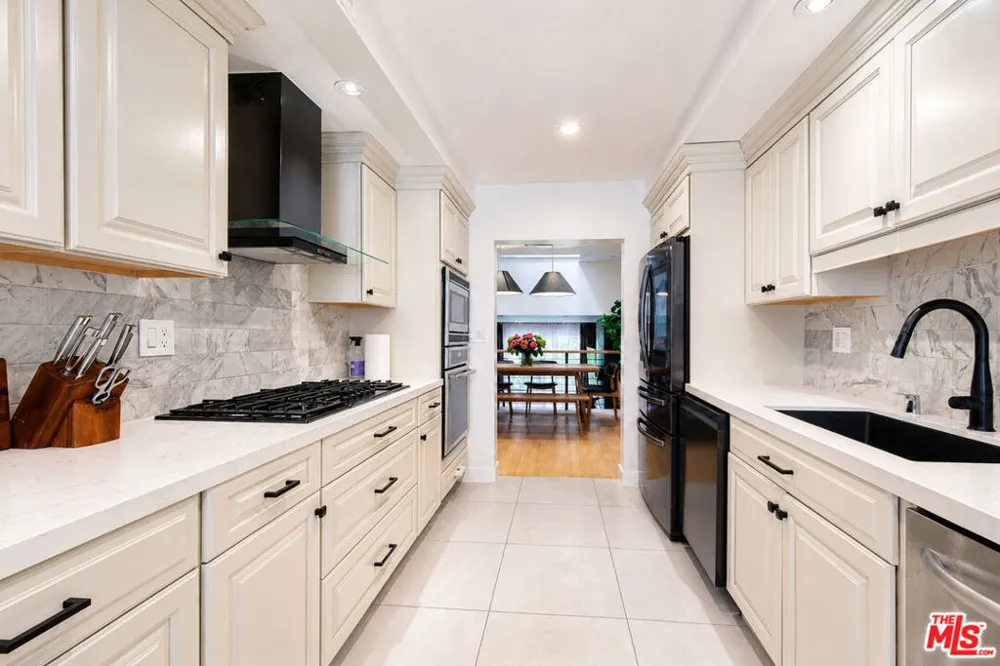 4733 La Villa Marina #C Los Angeles, CA 90292