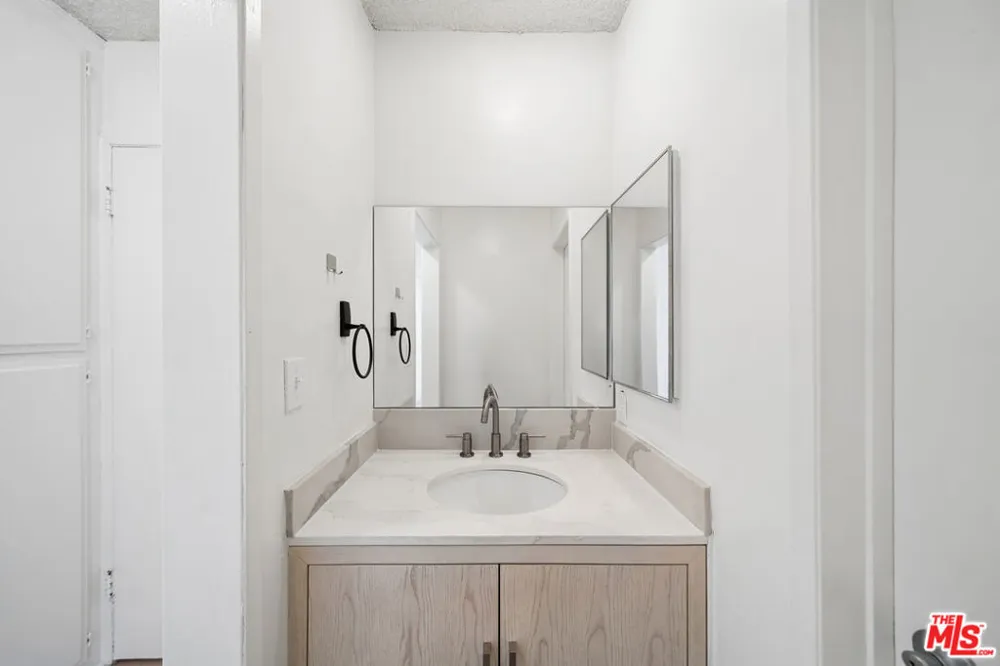 10980 Ohio Avenue #201 Los Angeles, CA 90024